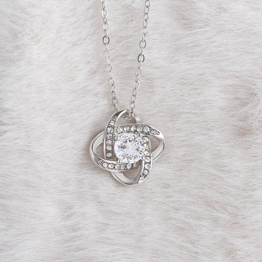 Love Knot Necklace - Vue 3
